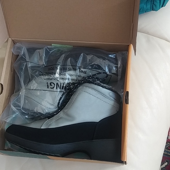 Sporto Shoes - Silver Black snow boots